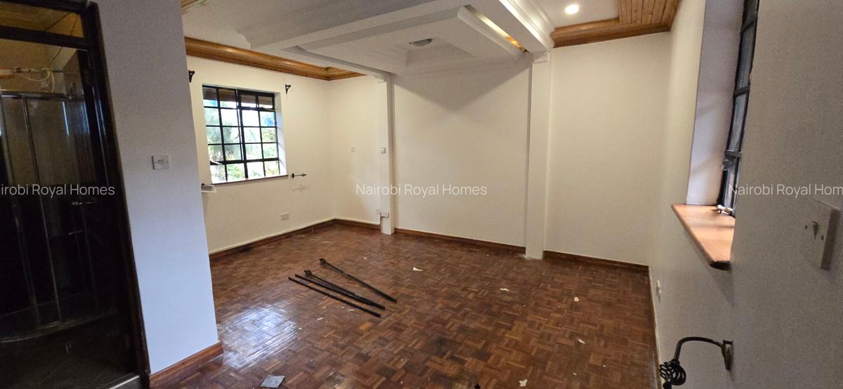 5 Bed Townhouse with En Suite at Lavington Green - 16