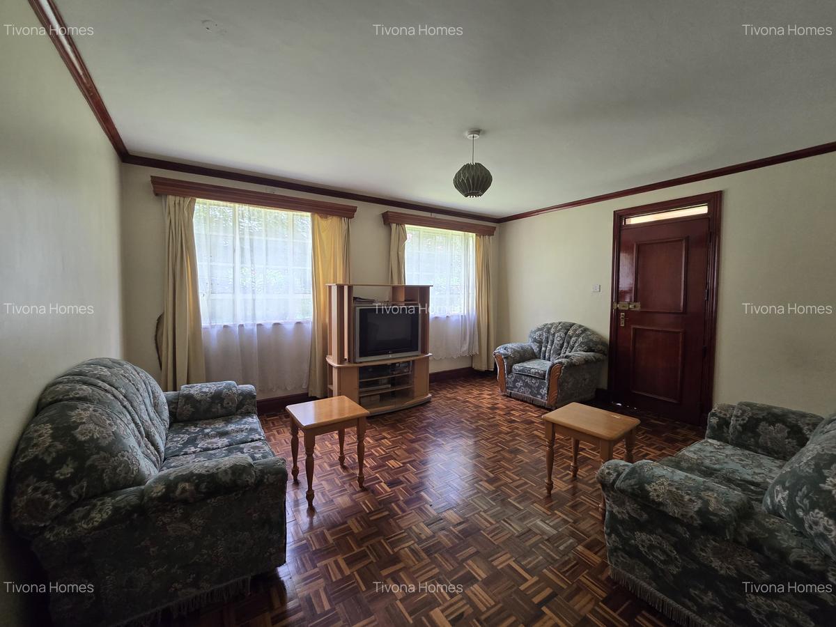 5 Bed House with En Suite in Runda - 10