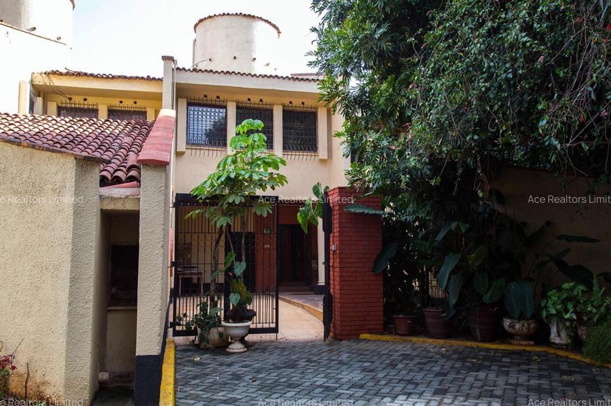 5 Bed Townhouse with En Suite at Rhapta Road - 1