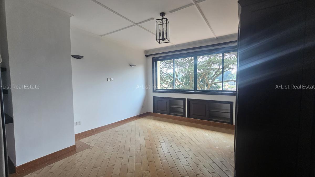 4 Bed Villa with En Suite at Kyuna Close - 6