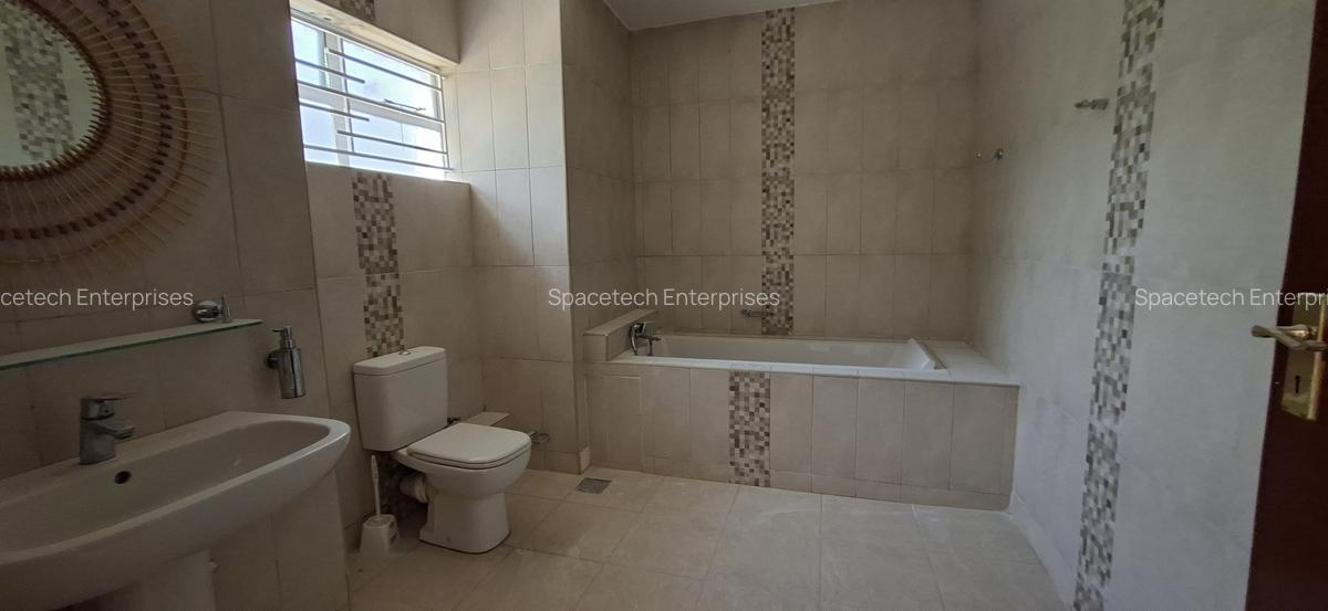 4 Bed House with En Suite in Runda - 12