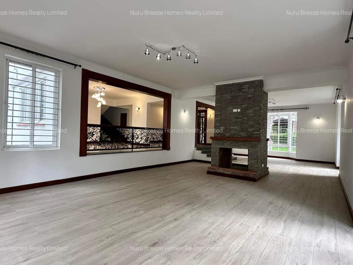 5 Bed Townhouse with En Suite in Rosslyn - 2