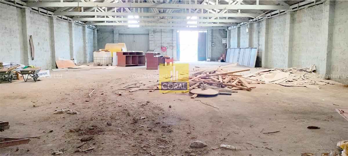 5,000 ft² Warehouse in Industrial Area - 4