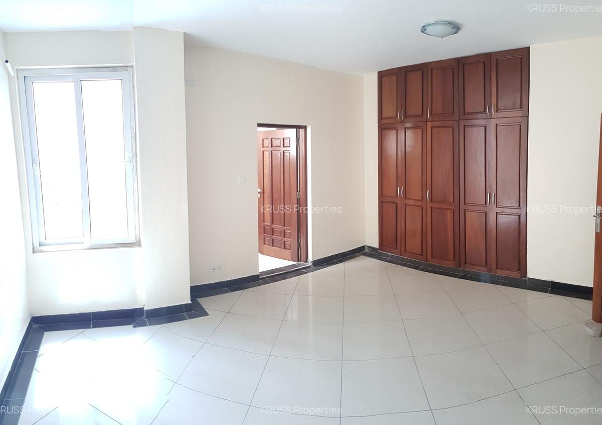 3 Bed Apartment with En Suite at Ar2497 - 9