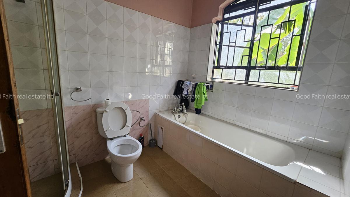 5 Bed House with En Suite in Runda - 19