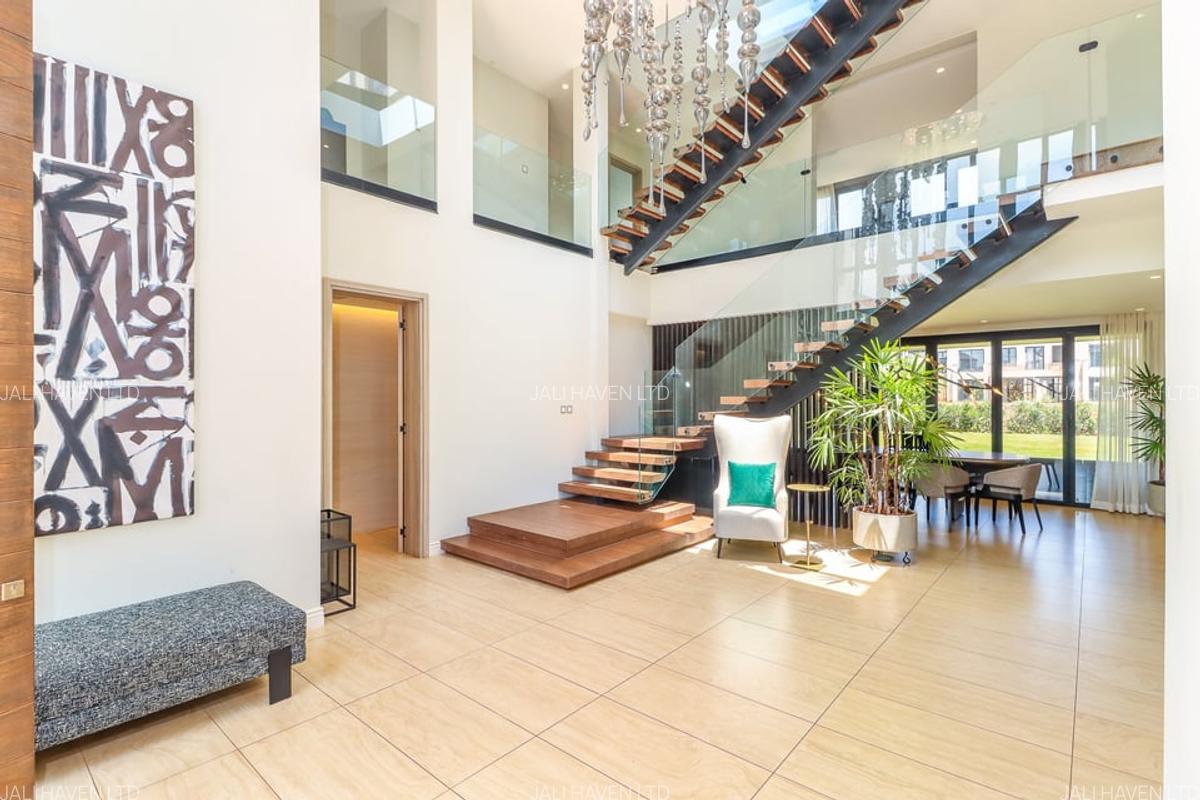 5 Bed Villa with En Suite in Runda - 2