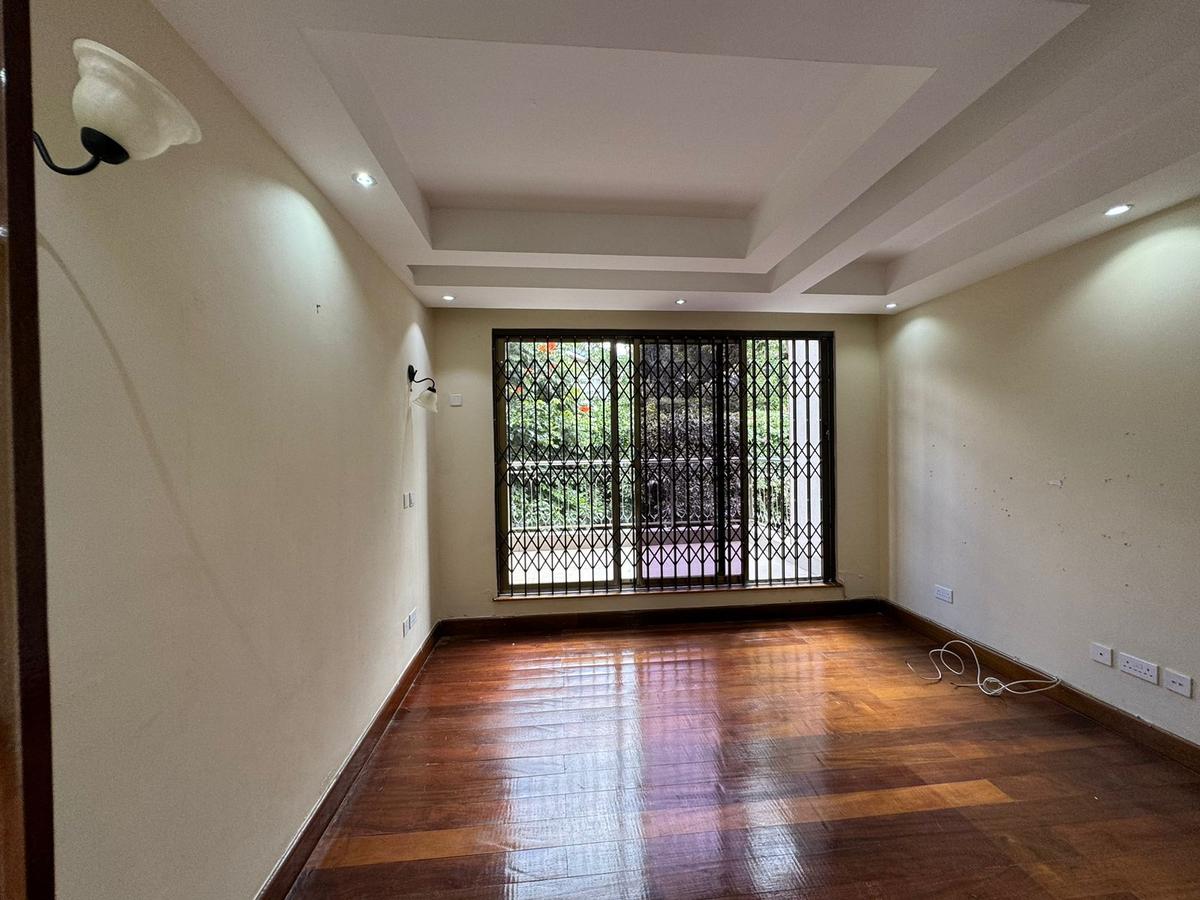 5 Bed Townhouse with En Suite in Lavington - 13