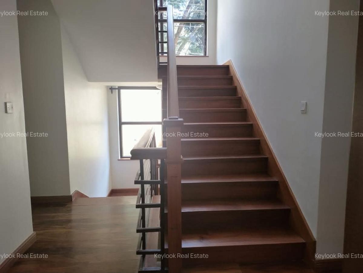 5 Bed Townhouse with En Suite at Lavington Green - 10