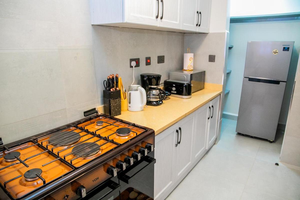 Serviced 1 Bed Apartment with En Suite at Westlands - 11