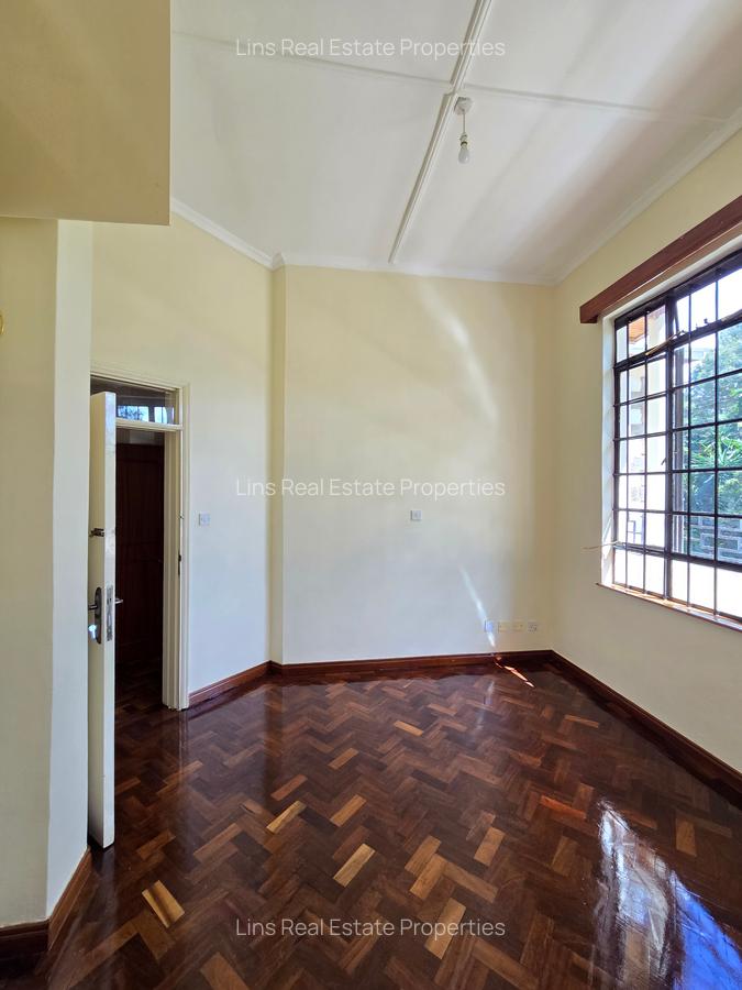 4 Bed House with En Suite in Runda - 15