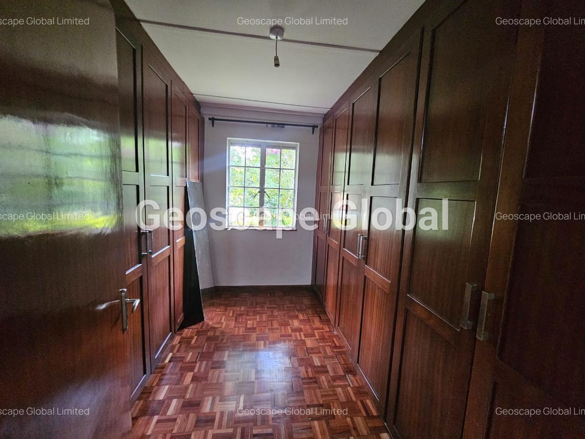 5 Bed House with En Suite in Rosslyn - 7