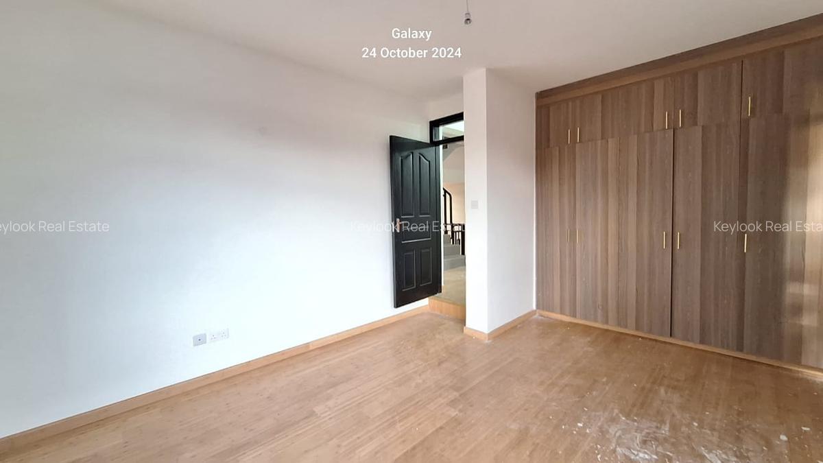 5 Bed Townhouse with En Suite at Lavington Green - 20