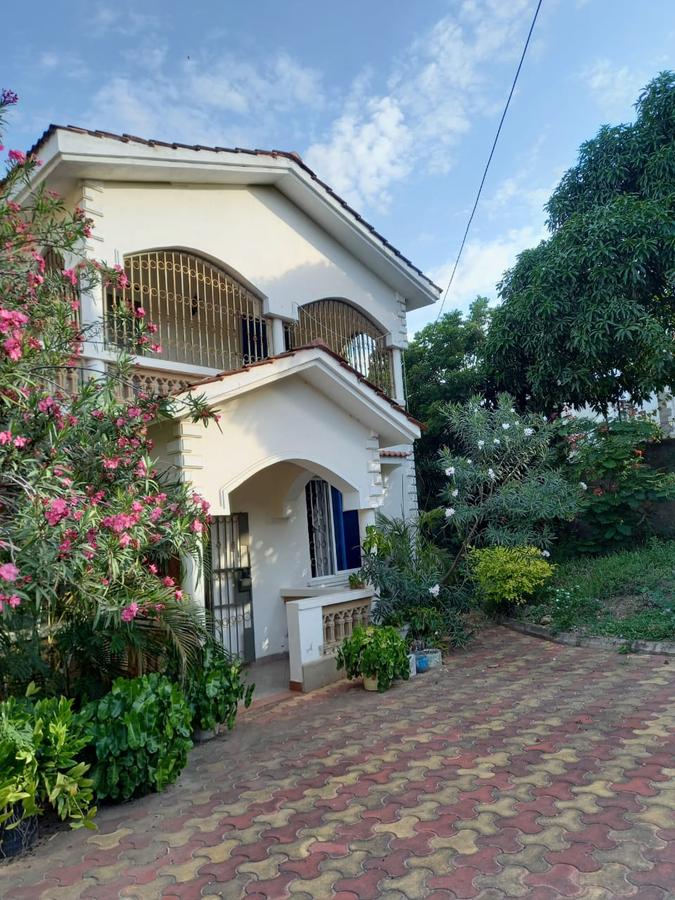 4 Bed Townhouse with En Suite in Nyali Area - 2