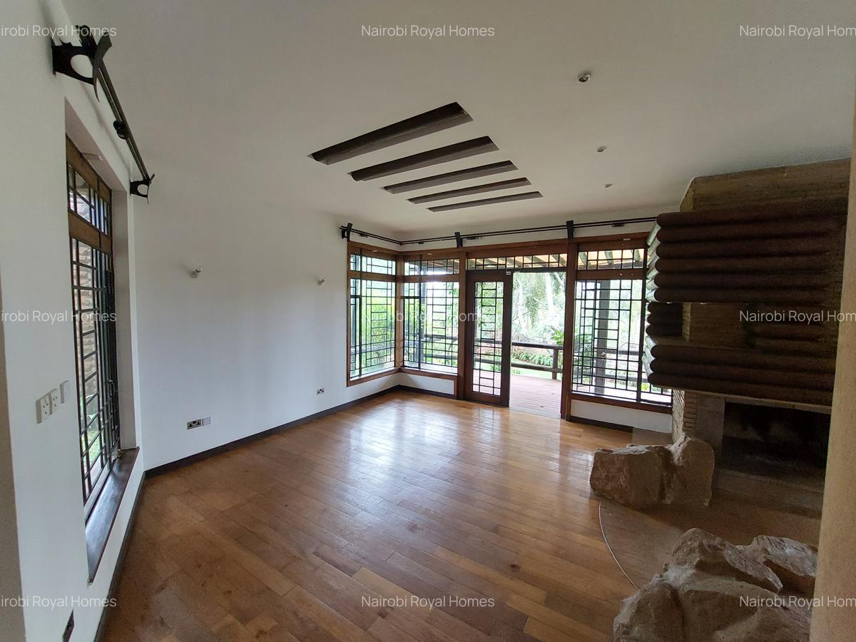 5 Bed House with En Suite at Lake View - 4