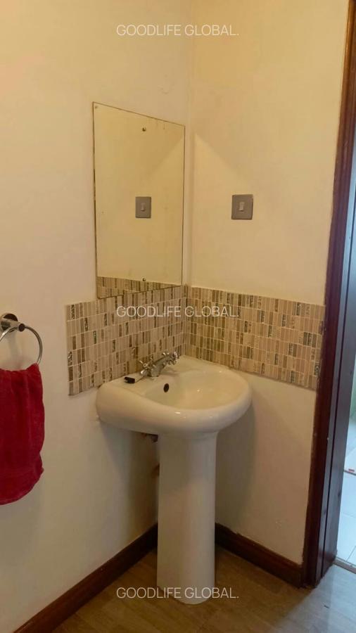Serviced 2 Bed Apartment with En Suite at Runda - 18