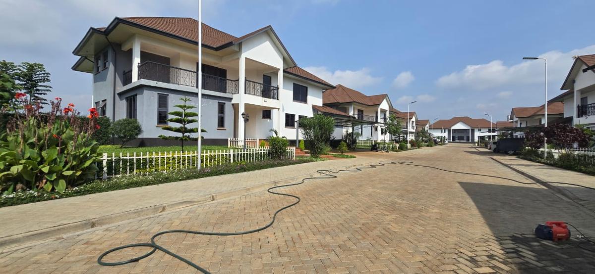 4 Bed Townhouse with En Suite in Kiambu Road - 10