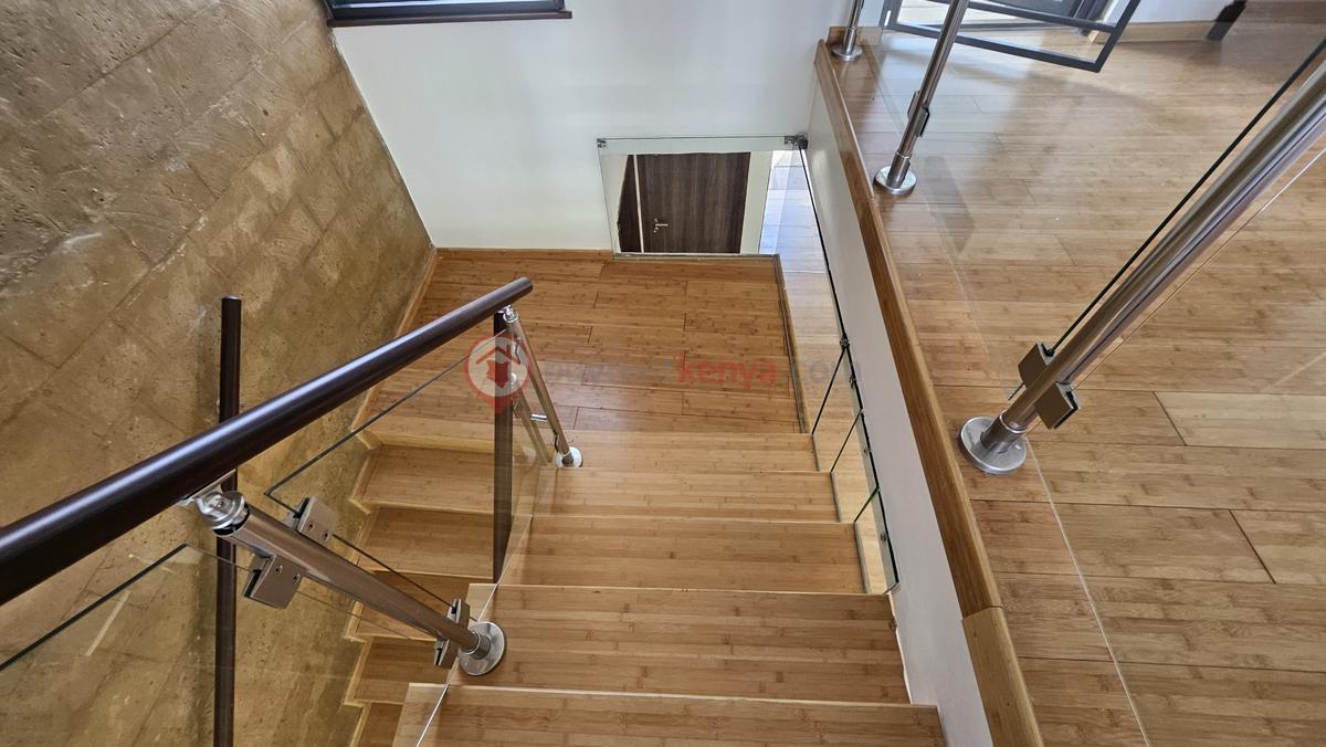 4 Bed Townhouse with En Suite in Ridgeways - 12