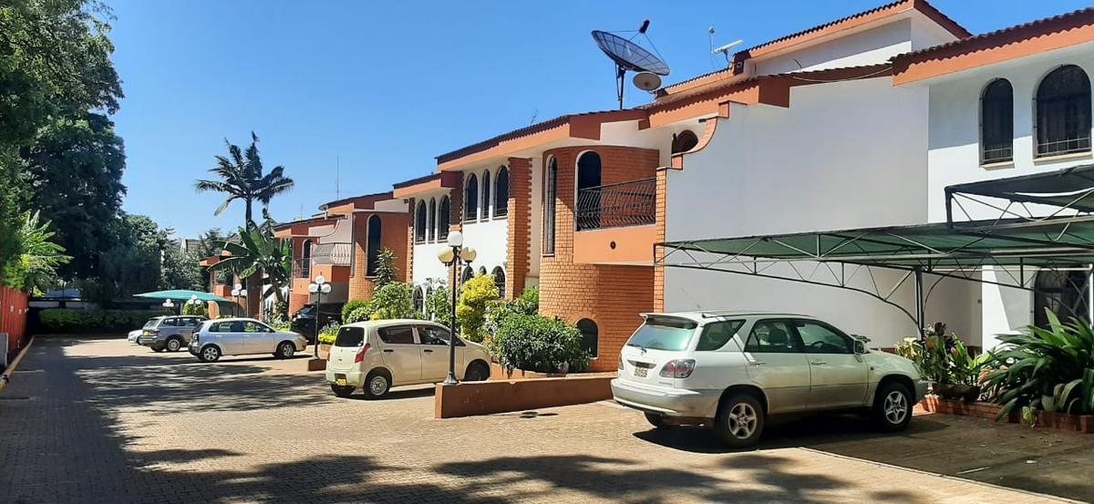 5 Bed Townhouse with En Suite in Lavington - 1