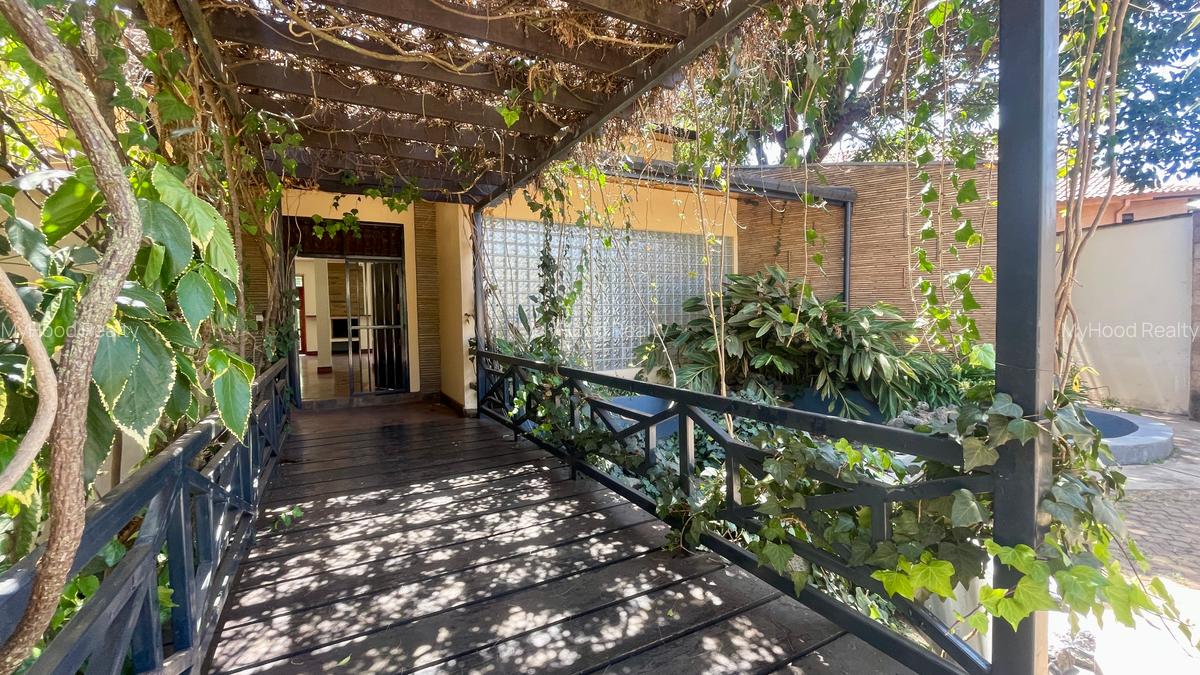 4 Bed House with En Suite in Runda - 14