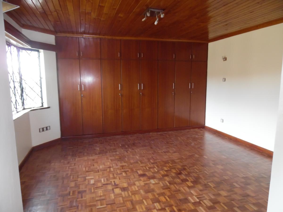 4 Bed Townhouse with En Suite at Lavington - 14