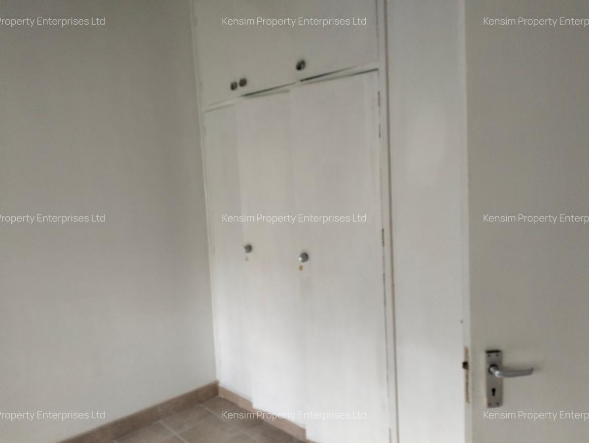 5 Bed House with En Suite in Lavington - 8