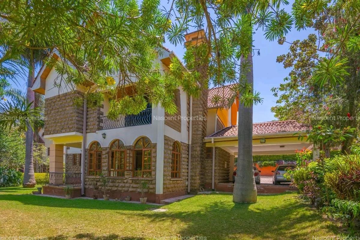 4 Bed House with En Suite in Lavington - 19