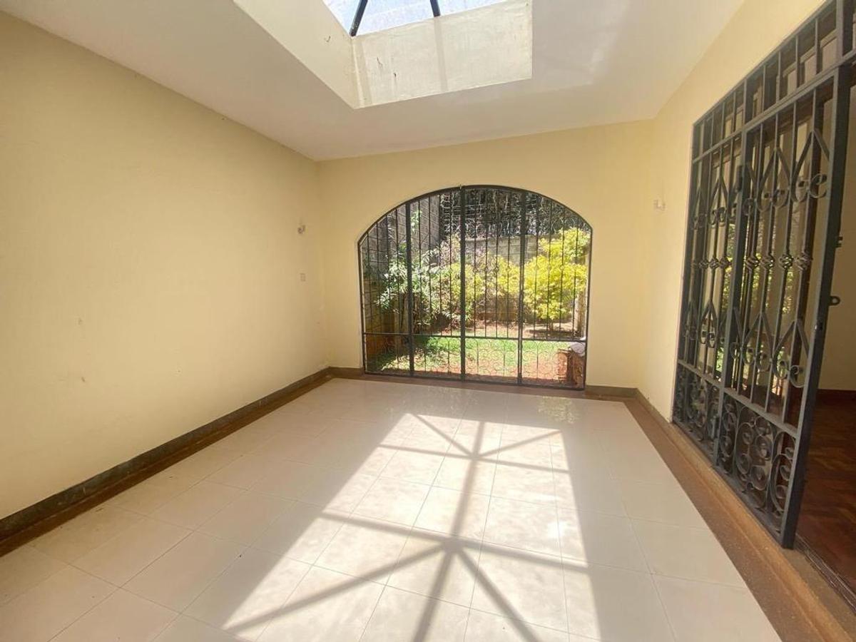 5 Bed Townhouse with En Suite in Lavington - 10