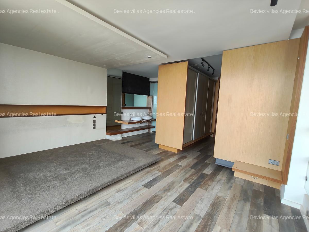 4 Bed Apartment with En Suite at Parklands - 15