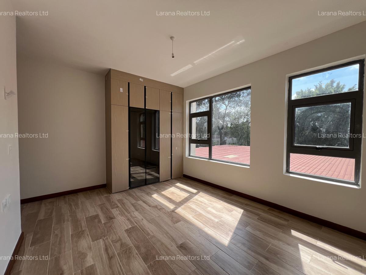 6 Bed Townhouse with En Suite in Lavington - 17