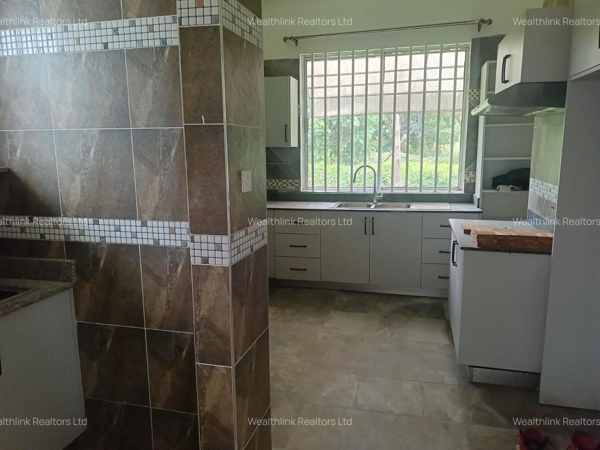 5 Bed House with En Suite at Nyari - 10