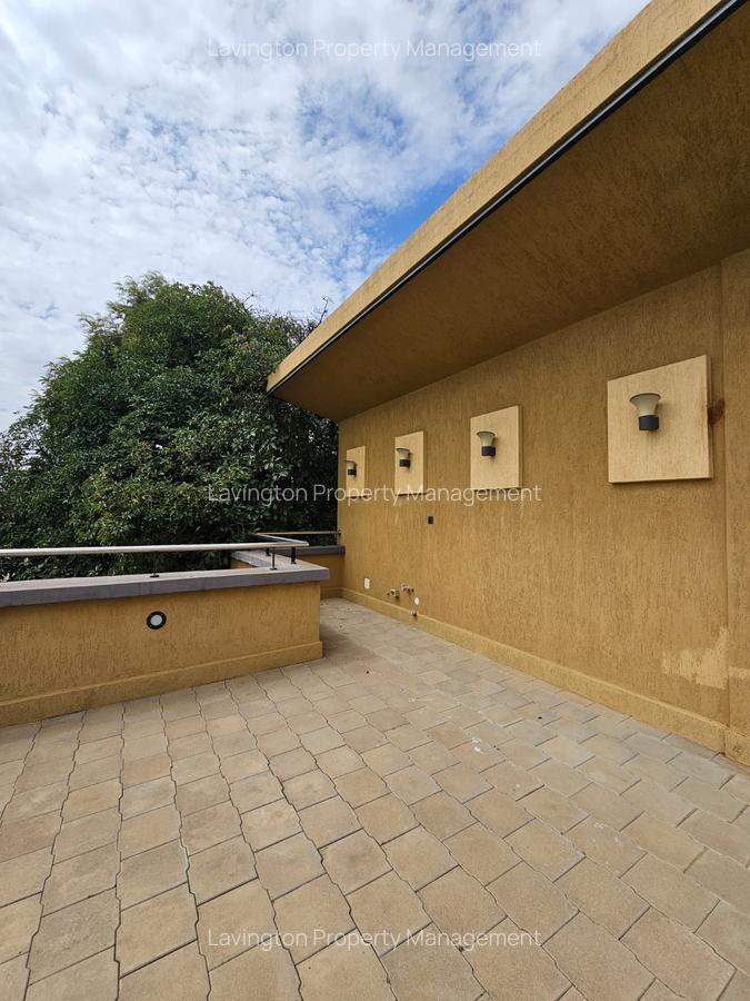 5 Bed Townhouse with En Suite at Lavington Green - 14