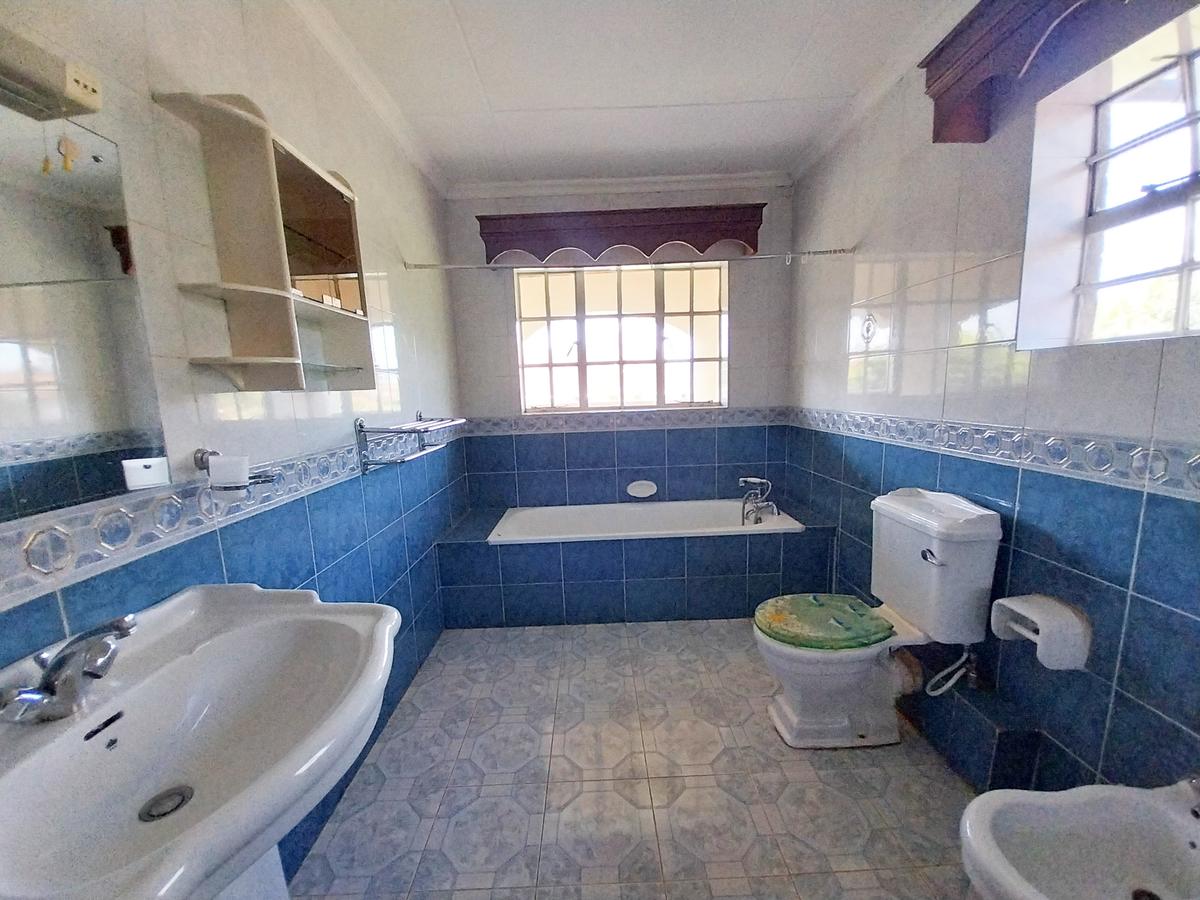 5 Bed House with En Suite in Runda - 9