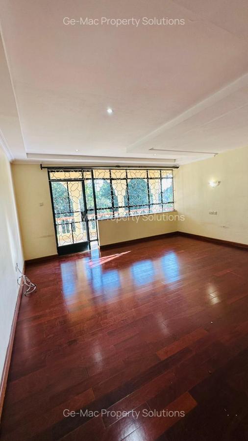 5 Bed House with En Suite in Runda - 17