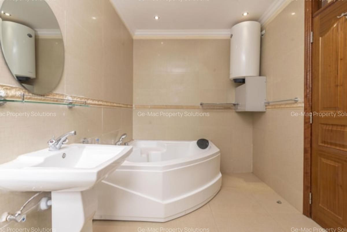 4 Bed House with En Suite in Runda - 11