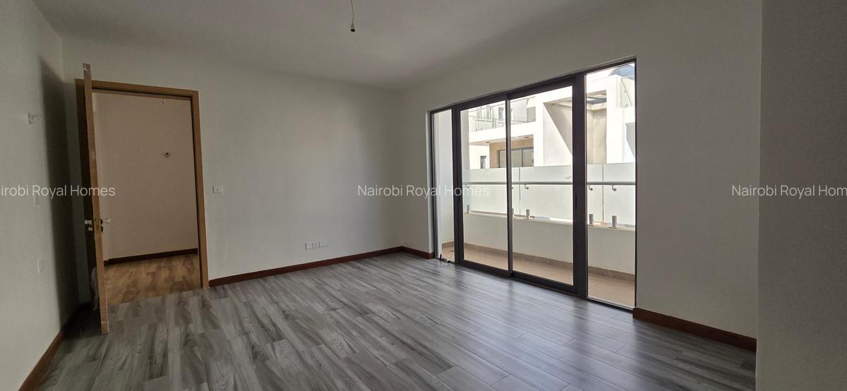 5 Bed Townhouse with En Suite at Lavington Green - 17