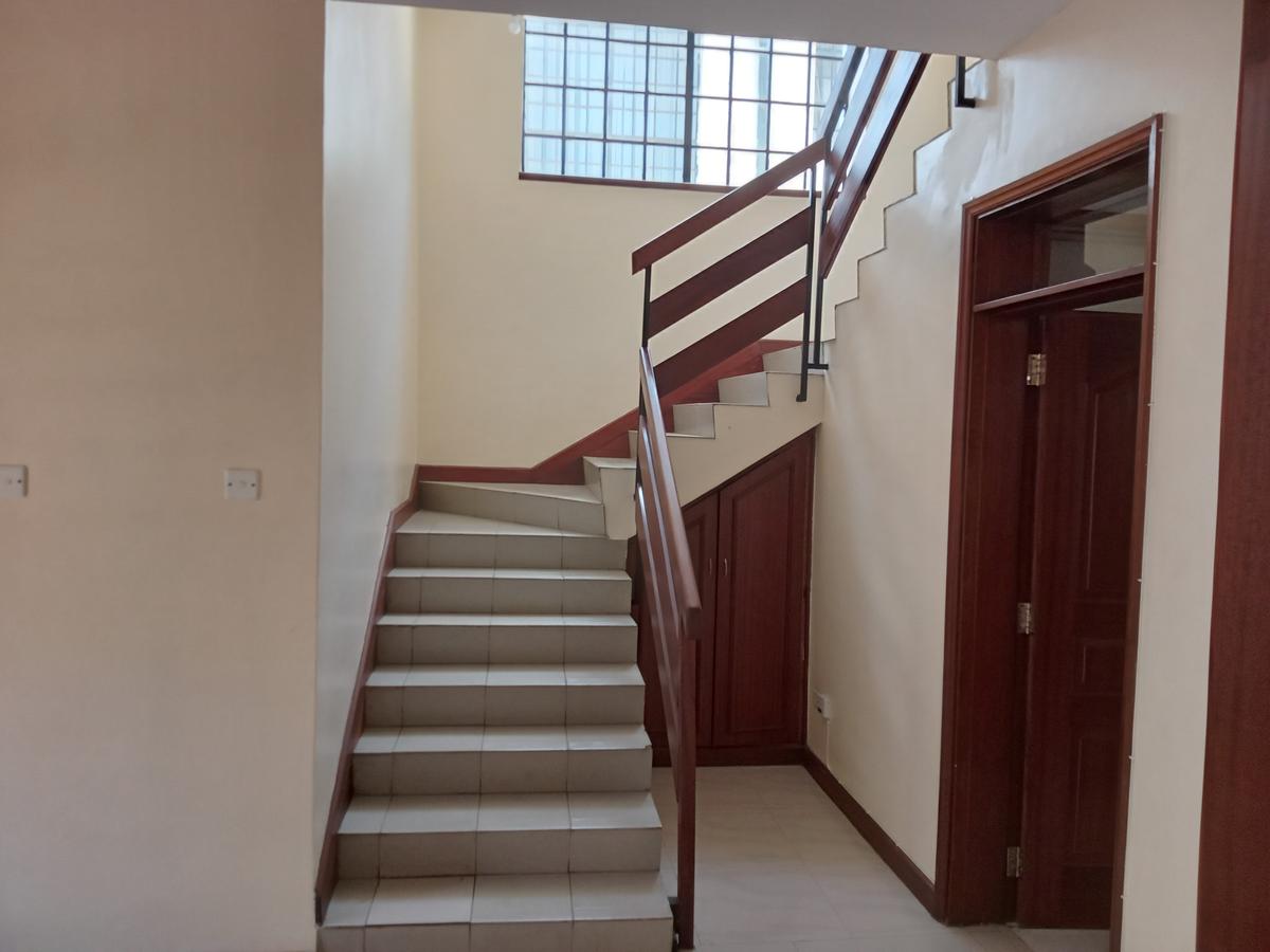 4 Bed Townhouse with En Suite at Lavington Estate Nairobi - 17