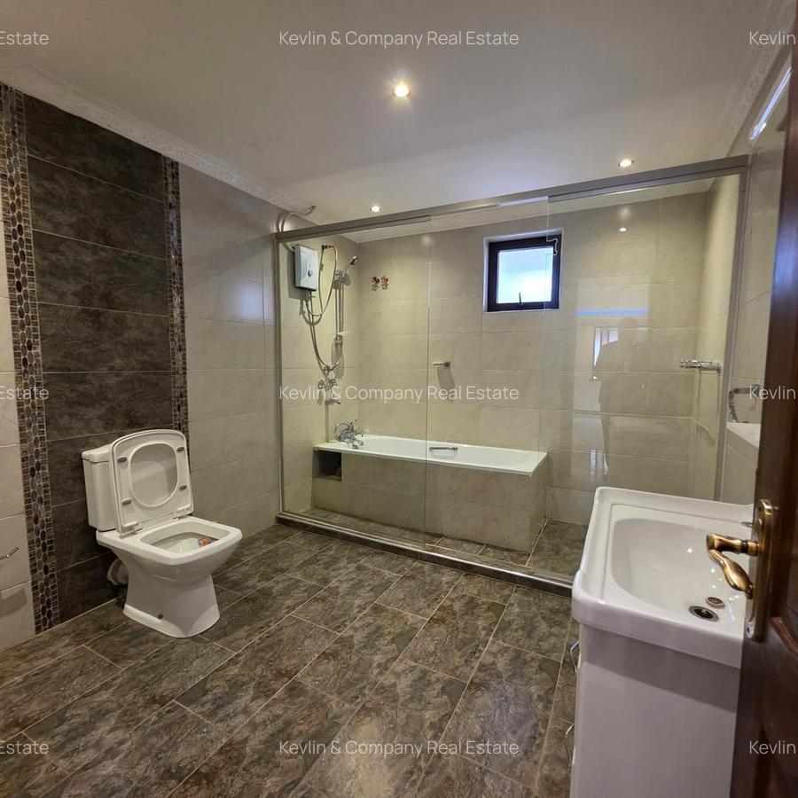 5 Bed Villa with En Suite in Lavington - 11