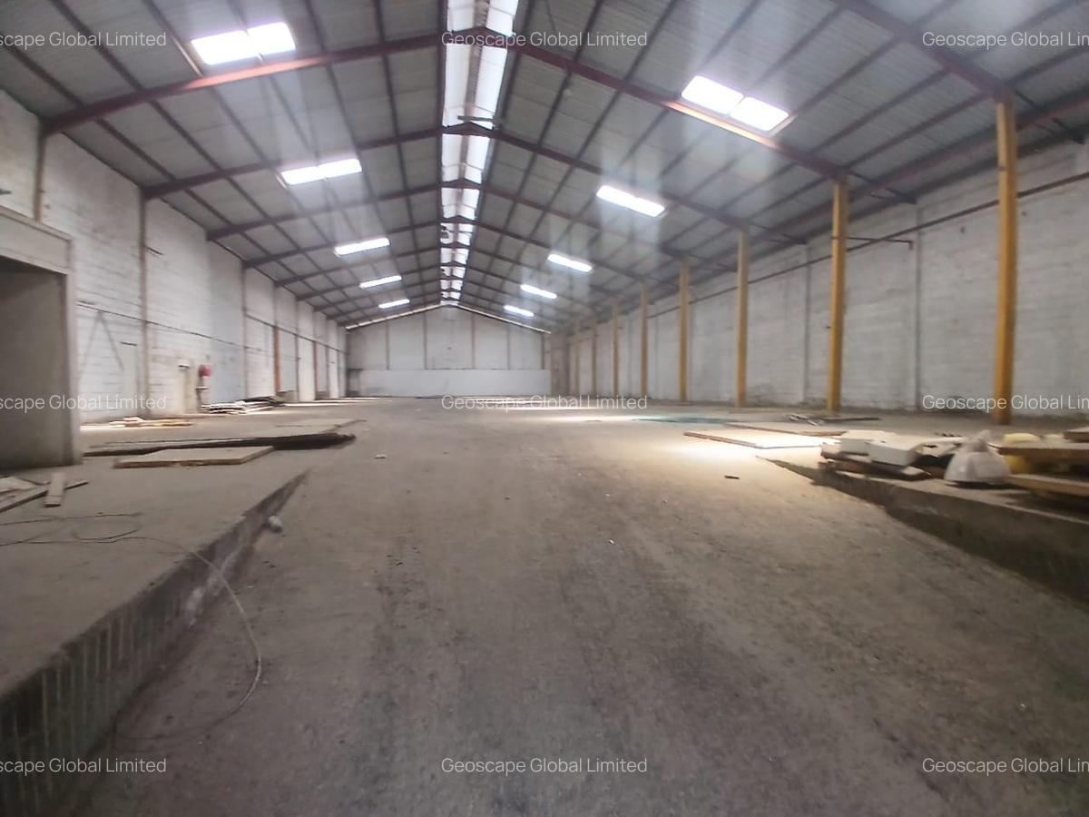 14,500 ft² Warehouse with Parking in Industrial Area - 2