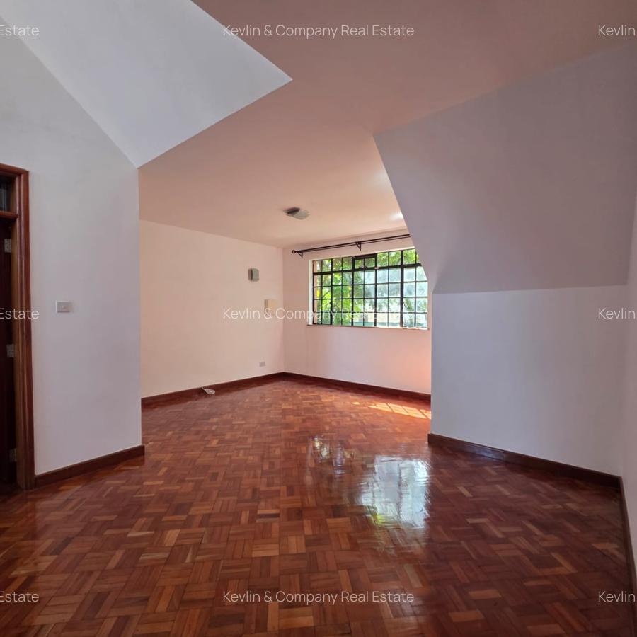 4 Bed Villa with En Suite in Lavington - 11