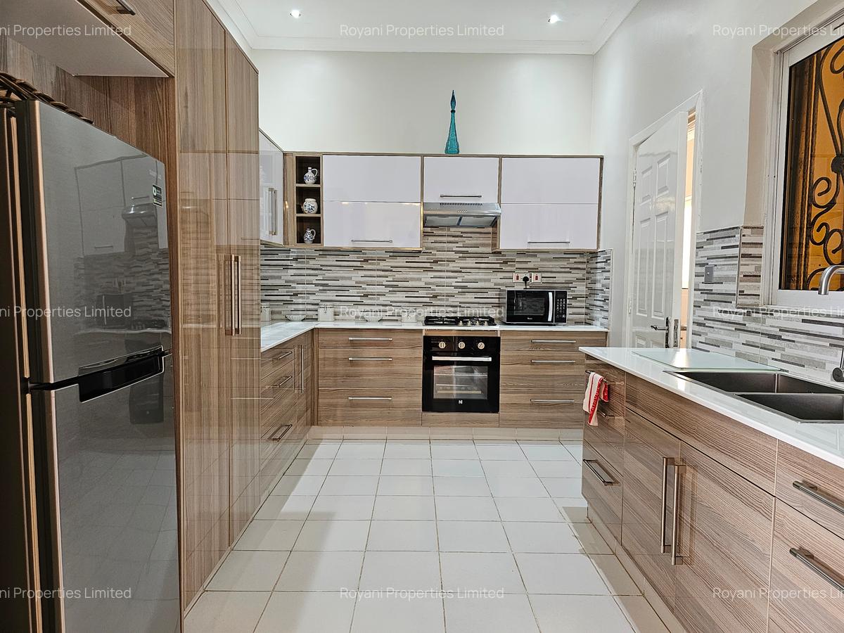 3 Bed Apartment with En Suite in Westlands Area - 8