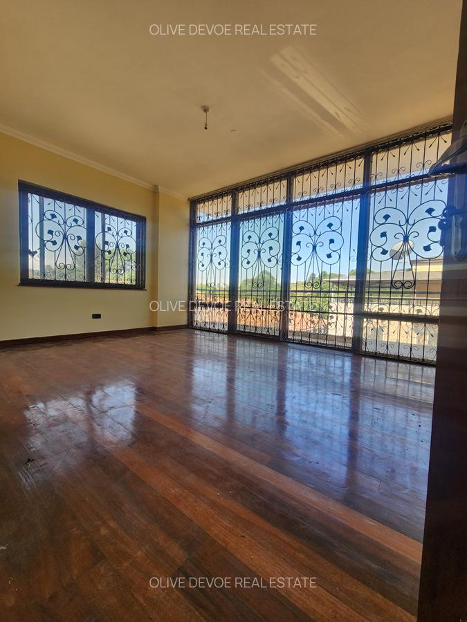 5 Bed Townhouse with En Suite in Lavington - 7