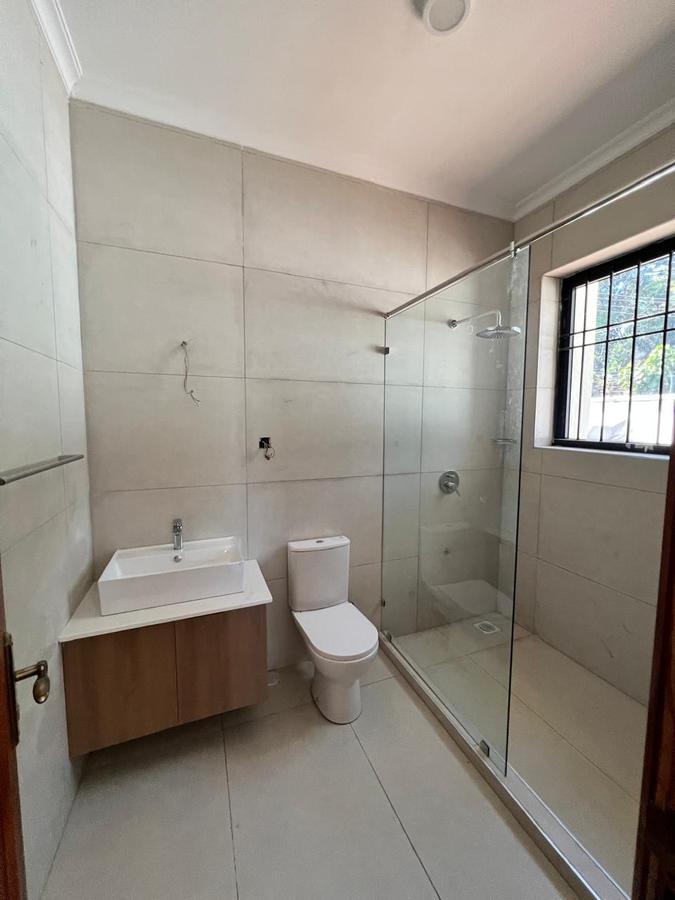 6 Bed Villa with Swimming Pool in Loresho - 13