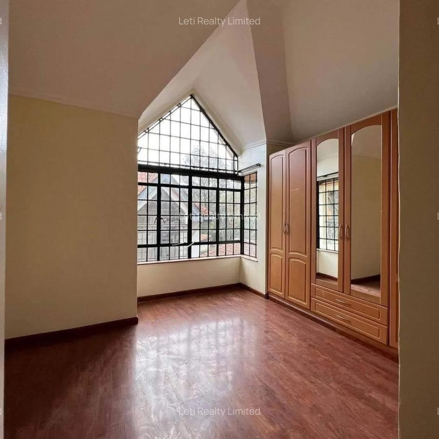 5 Bed Townhouse with En Suite in Lavington - 7