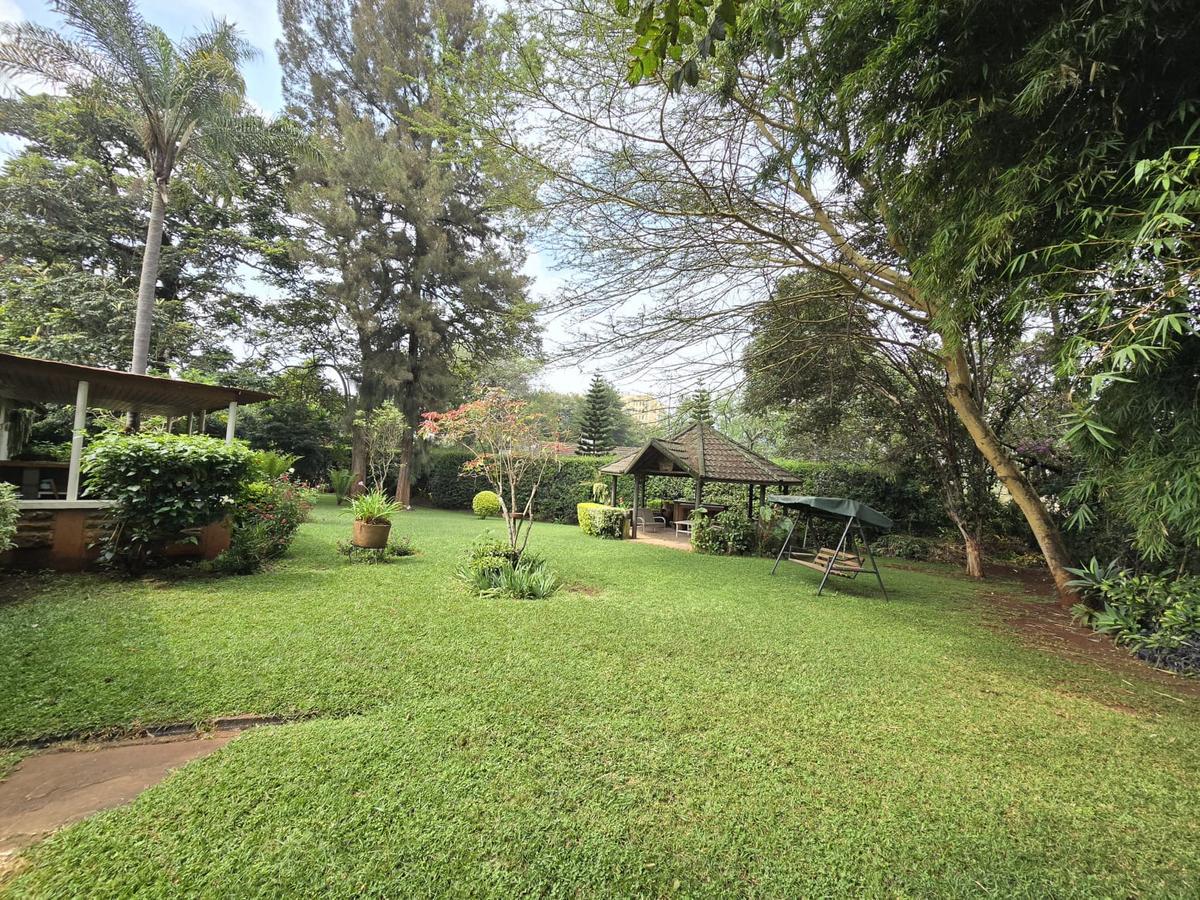 4 Bed House with En Suite at Lavington - 3