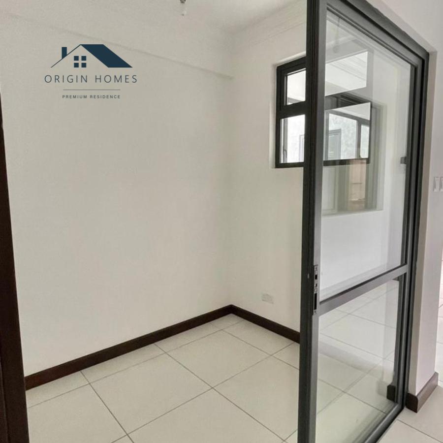 3 Bed Apartment with En Suite at Parklands - 7