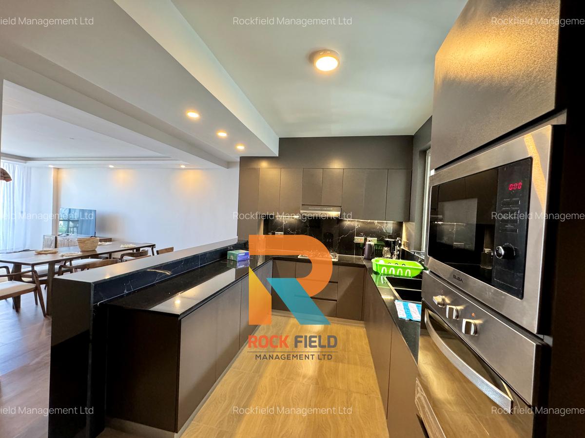 Serviced 3 Bed Apartment with En Suite in Brookside - 16