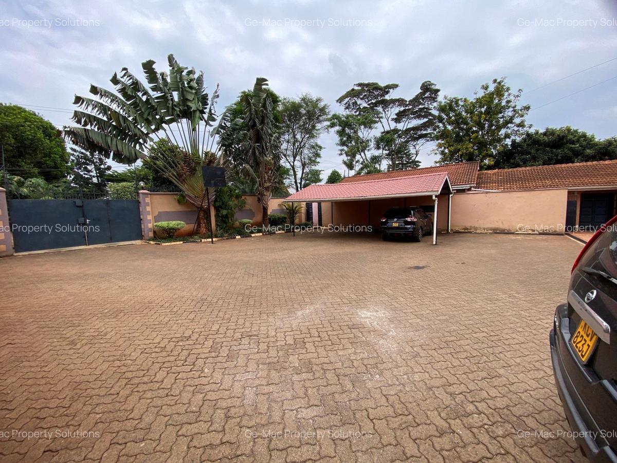 5 Bed House with En Suite in Runda - 4