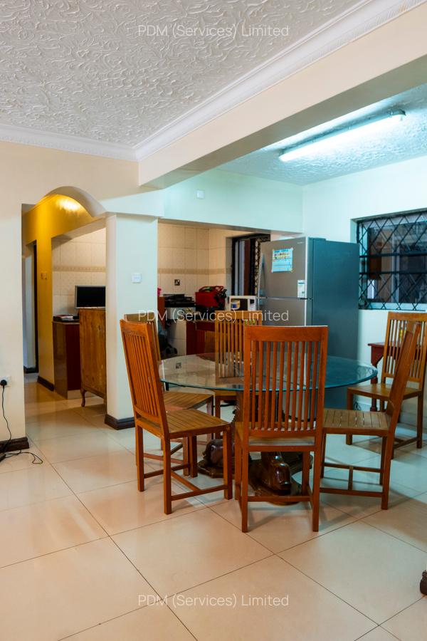 3 Bed Apartment with En Suite at 3Rd Parklands Avenue - 5