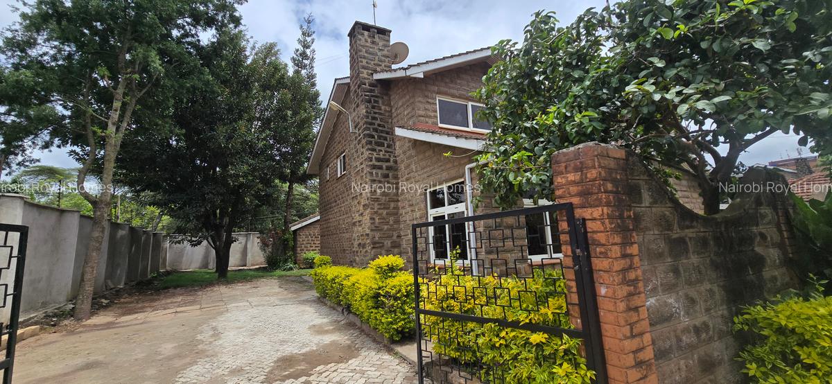 5 Bed Townhouse with En Suite at Lavington Green - 1