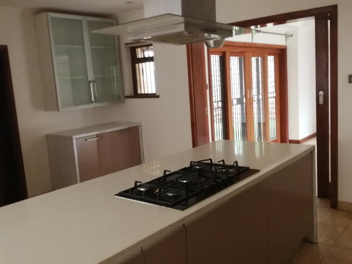 4 Bed Townhouse with En Suite in Lavington - 16